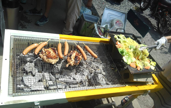 焼きそば、ウインナー、チキン！